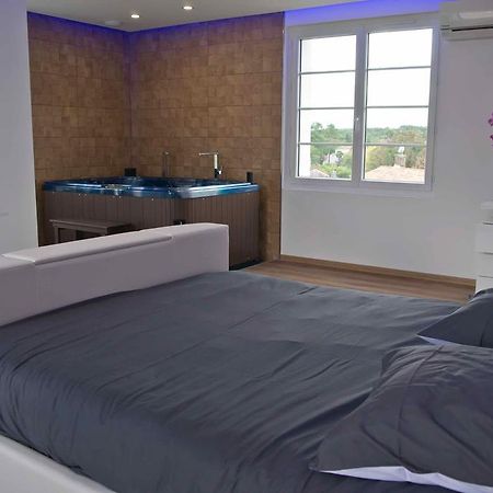 Moulin Des Tours Bed & Breakfast Barbaste Dış mekan fotoğraf