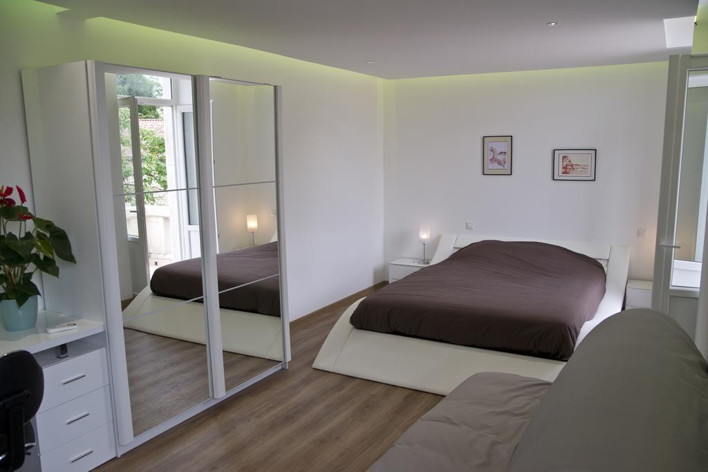 Moulin Des Tours Bed & Breakfast Barbaste Oda fotoğraf