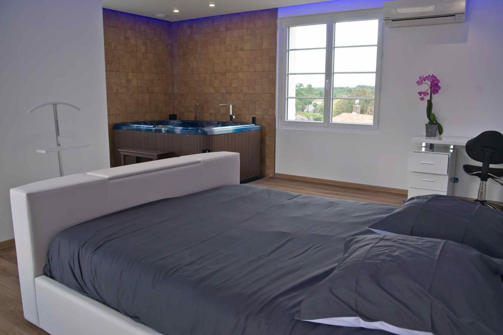 Moulin Des Tours Bed & Breakfast Barbaste Dış mekan fotoğraf